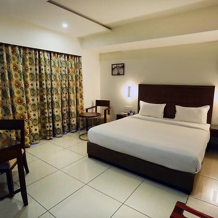 The Park Residency Hotell Ahmedabad Exteriör bild