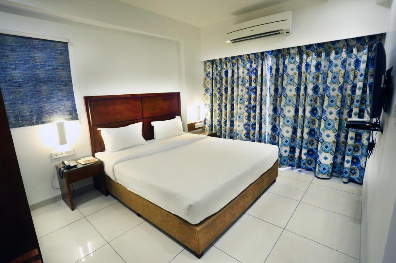 The Park Residency Hotell Ahmedabad Exteriör bild