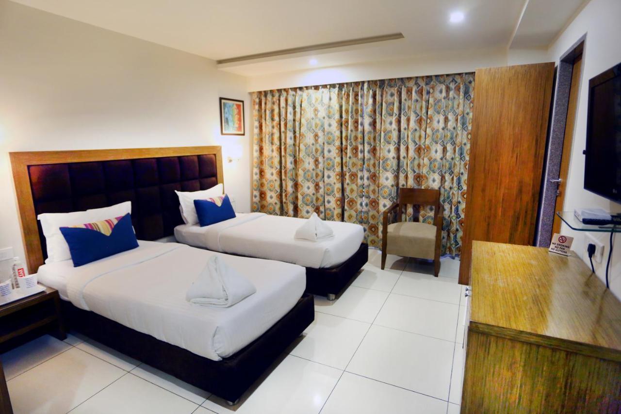 The Park Residency Hotell Ahmedabad Exteriör bild