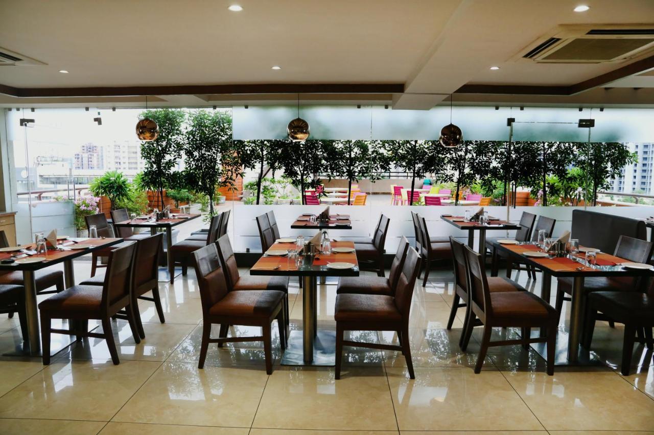 The Park Residency Hotell Ahmedabad Exteriör bild