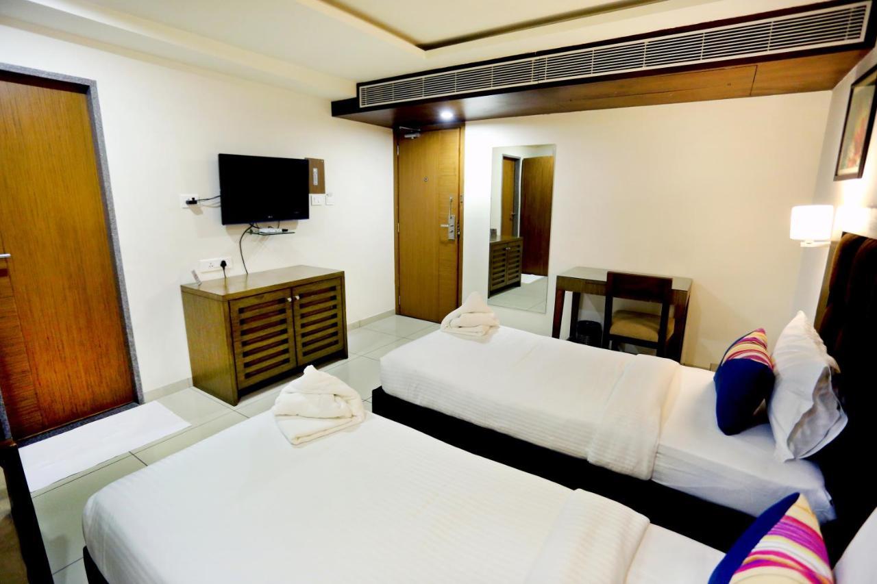 The Park Residency Hotell Ahmedabad Exteriör bild