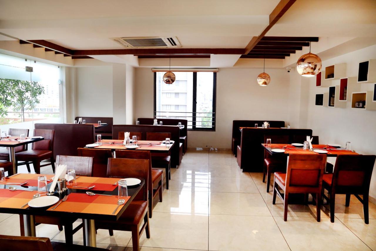 The Park Residency Hotell Ahmedabad Exteriör bild