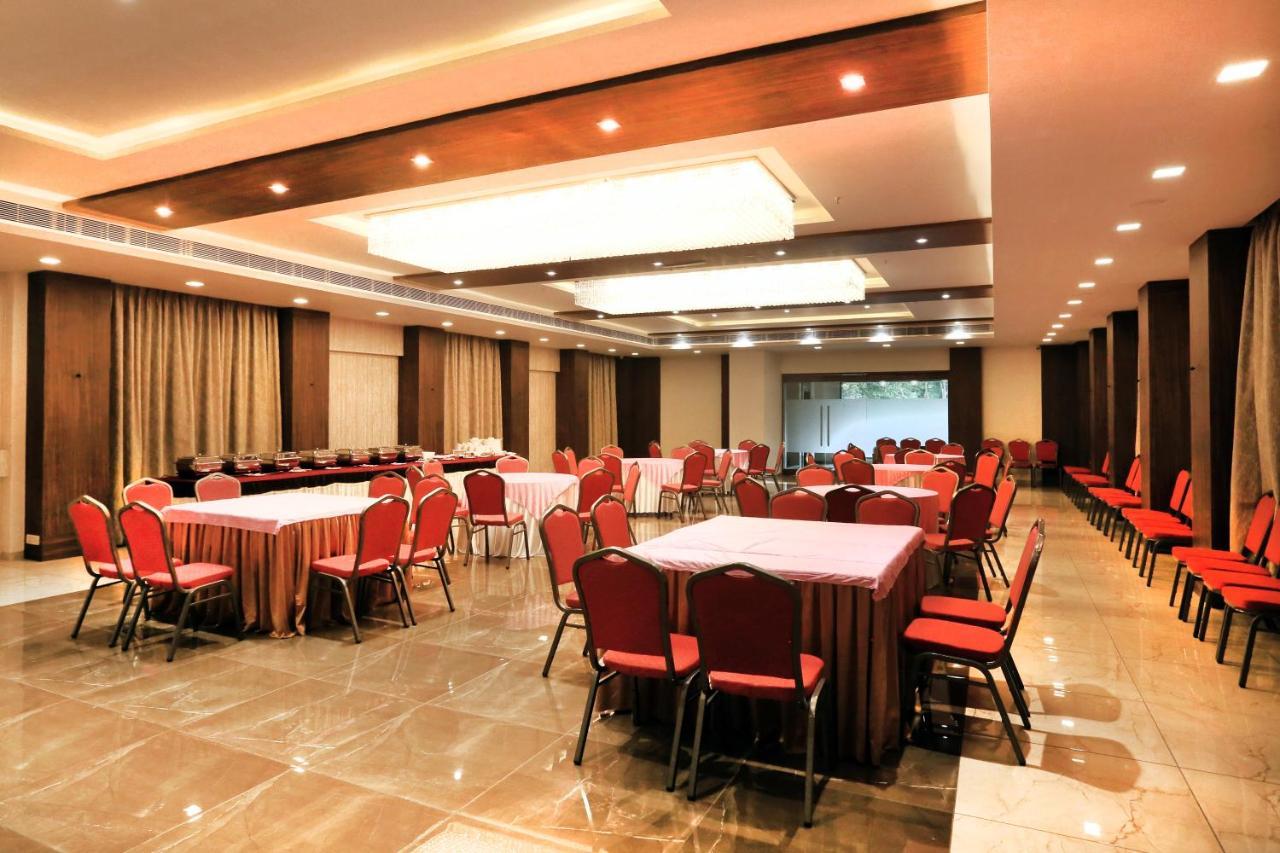 The Park Residency Hotell Ahmedabad Exteriör bild