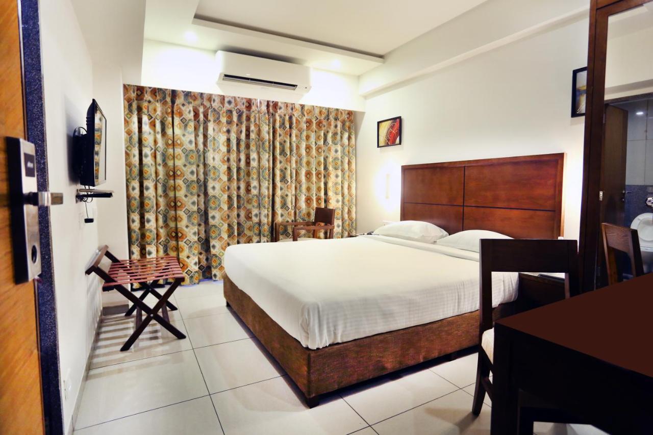 The Park Residency Hotell Ahmedabad Exteriör bild