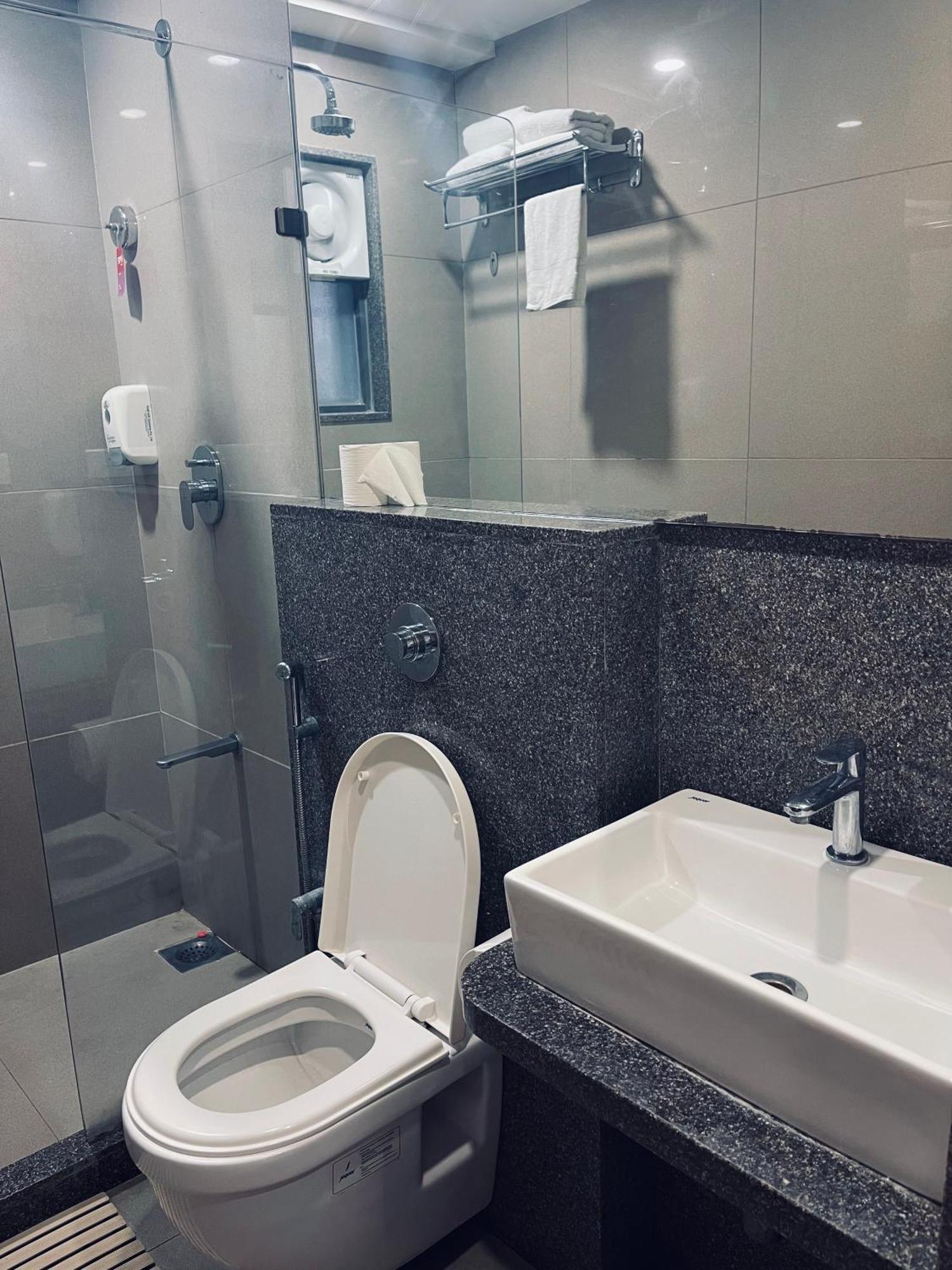 The Park Residency Hotell Ahmedabad Exteriör bild